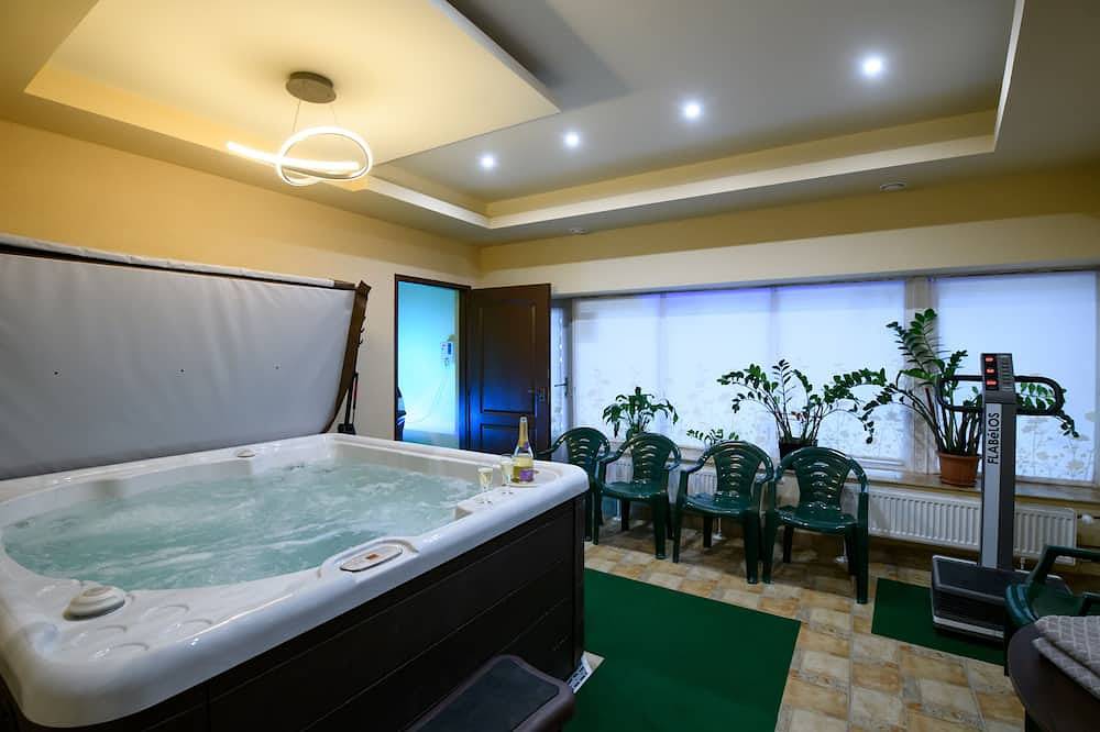 Ganze Wohnung, 3 bedrooms with separate bathrooms, Wellness area with Solarium and Jacuzzi in Királd, Borsod-Abaúj-Zemplén megye