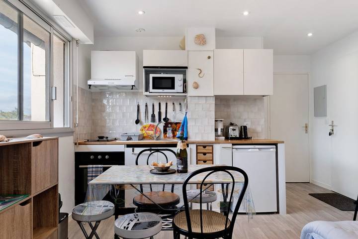 Entire studio, Studio Apartment 'Le Bon Endroit' in Port-Louis, Côte des Mégalithes