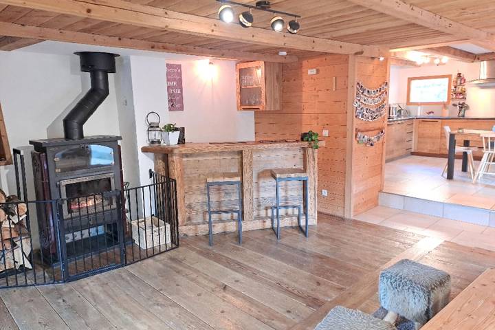 Gîte pour 12 personnes, avec terrasse et jardin dans Glières-Val-de-Borne - 4