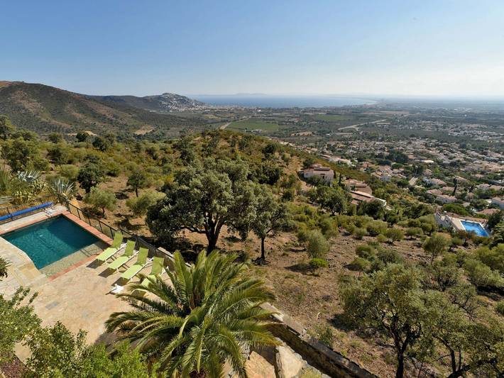 Appartement entier, Villa avec piscine privée, climatisation, Wi-Fi, parking à Roses in El Mas Fumats, Roses