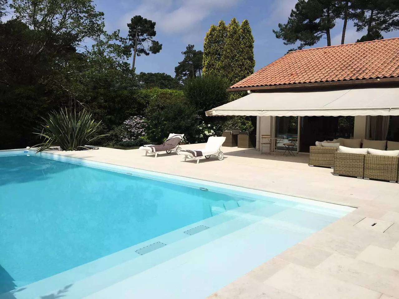 Villa Baradarena met verwarmd zwembad en tuin voor 10 personen. in Hossegor, Côte d’Argent