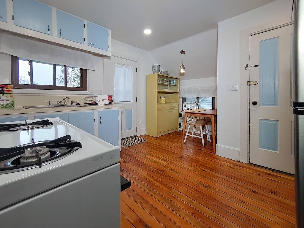 Downtown home blocks to the beach w/ king bed, deck fire pit & air conditioning in Manistee, Manistee County