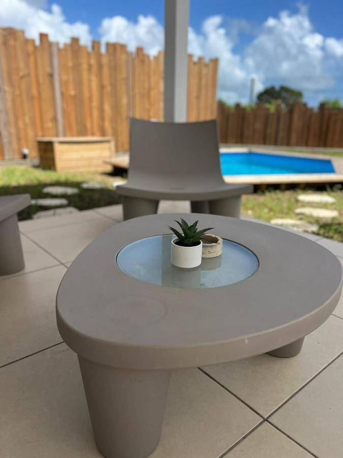 Villa pour 4 personnes, avec vue et terrasse ainsi que piscine et jardin, animaux acceptés