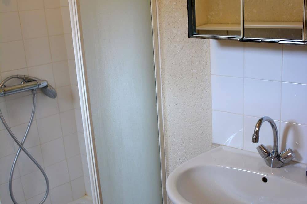 Das Haus von Chateau Ricard und seine pastorale Ansicht in La Palud-sur-Verdon, Regionaler Naturpark Verdon