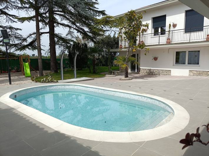 Apartamento de vacaciones para 4 personas, con jacuzzi y jardín además de piscina para niños y sauna - 1