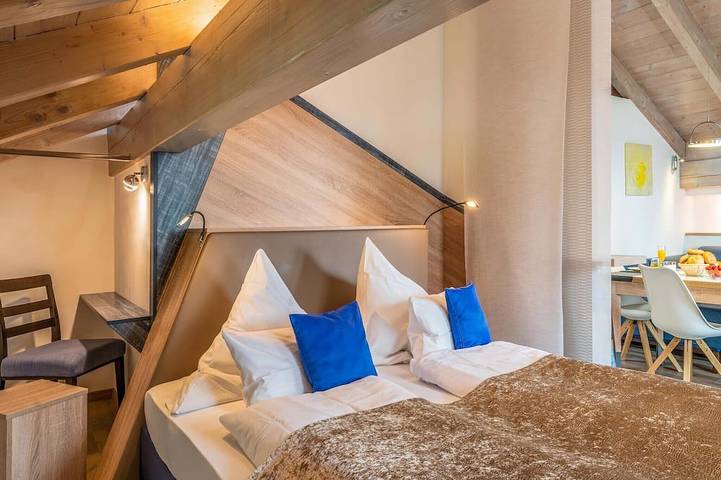 Ganze Wohnung, Ambiente, 53 qm Dachgeschoss, 1 separates Schlafzimmer in Bad Endorf, Chiemsee