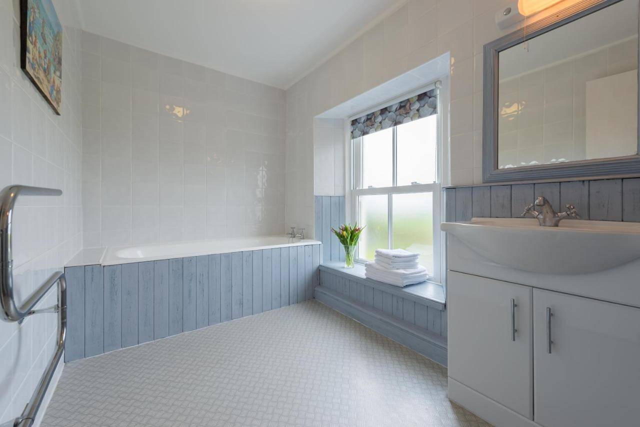 Two-Bedroom House in Holywell Bay, Cornwall
