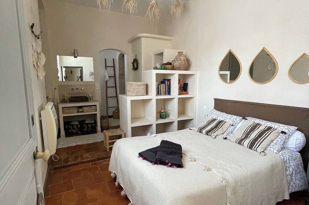 Charming atypical gîte, canal du midi, near sea, Capestang center in Capestang, Canal del Mediodía