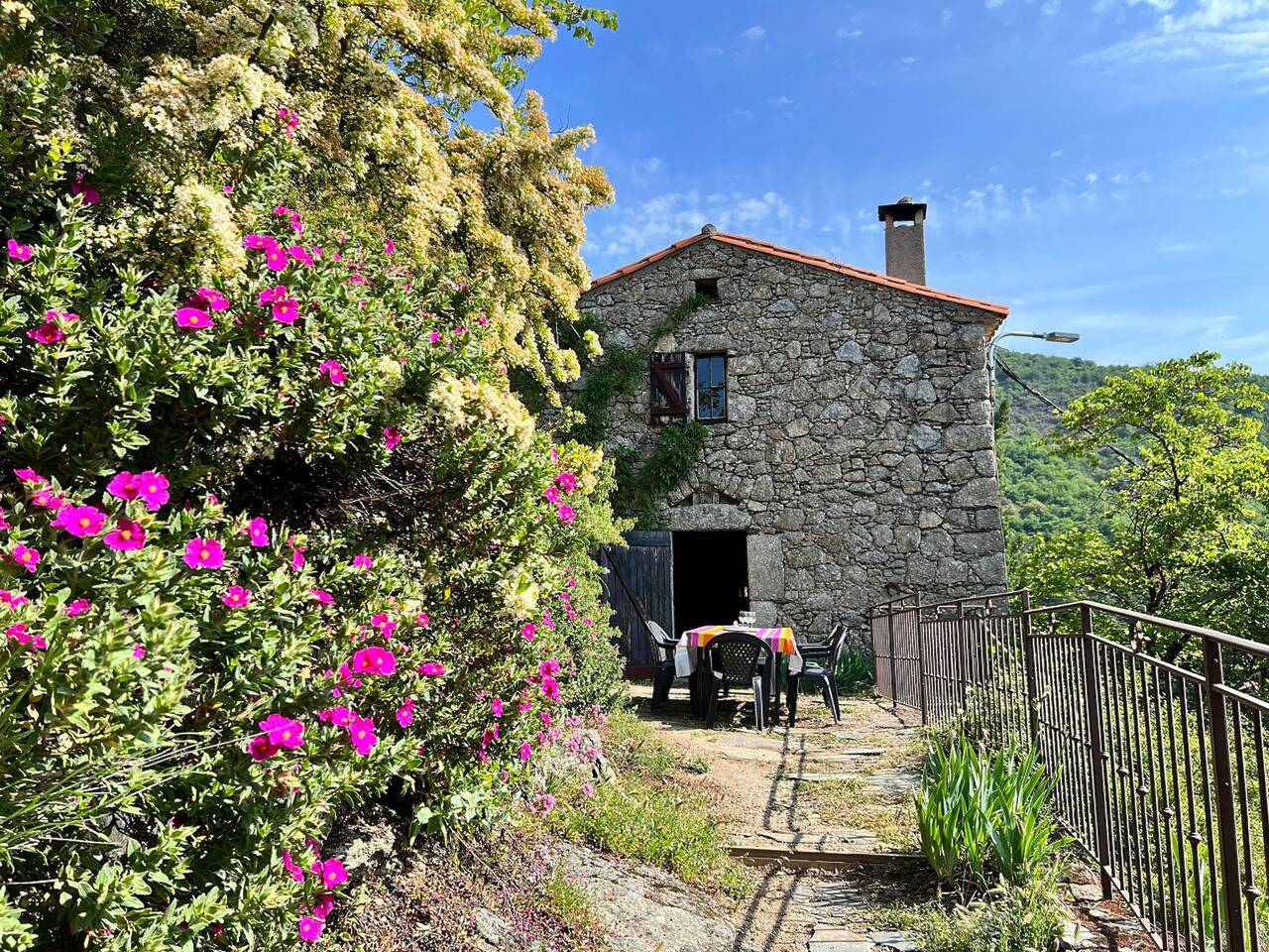 Casa encantadora en Valleraugue con piscina compartida. in La Garde, Region de Toulon