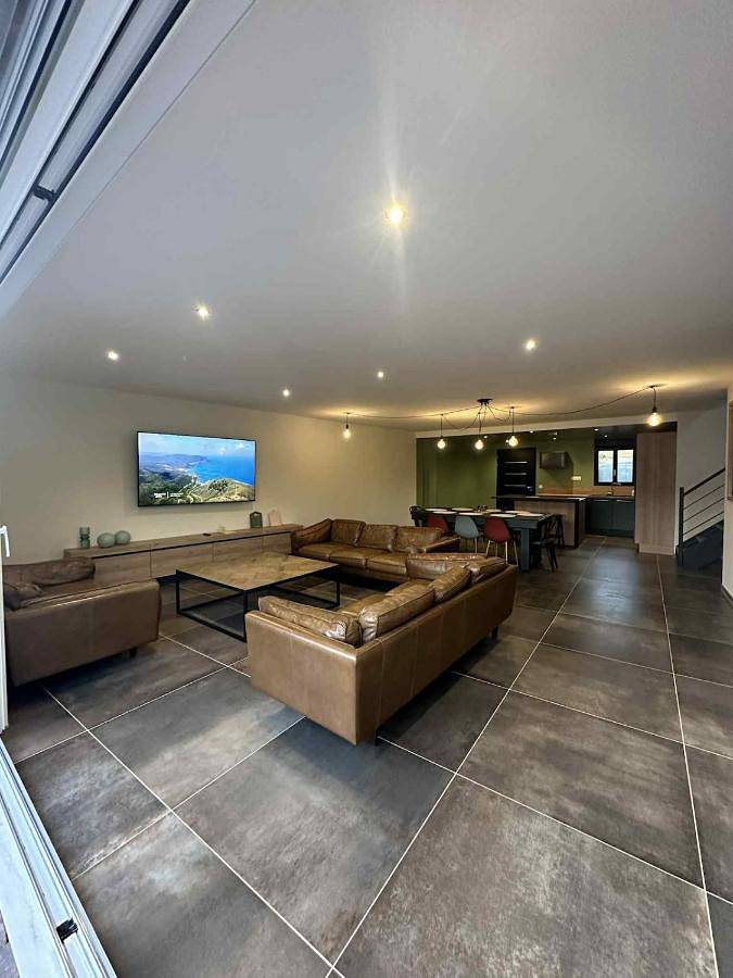 Gîte pour 8 personnes, avec jardin à Oust-Marest