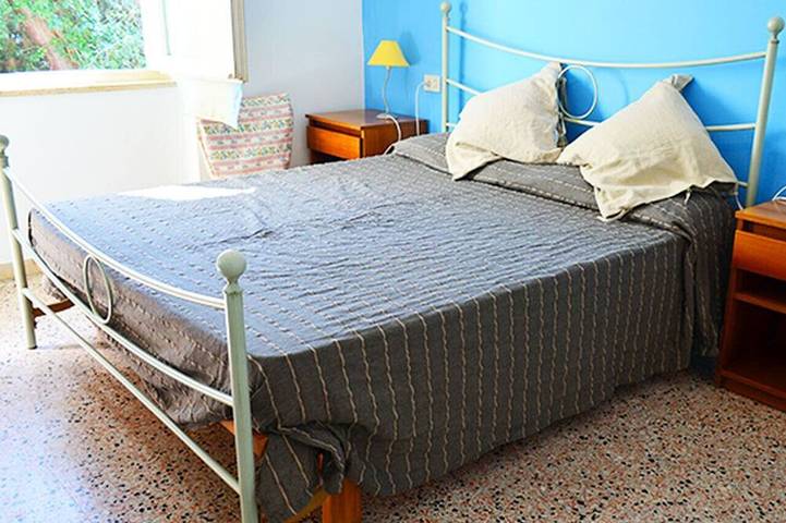 Ganze Wohnung, Apartment with veranda and garden just 300 meters from the sea in Shangri-là (Marina di Castagneto Carducci), Castagneto Carducci