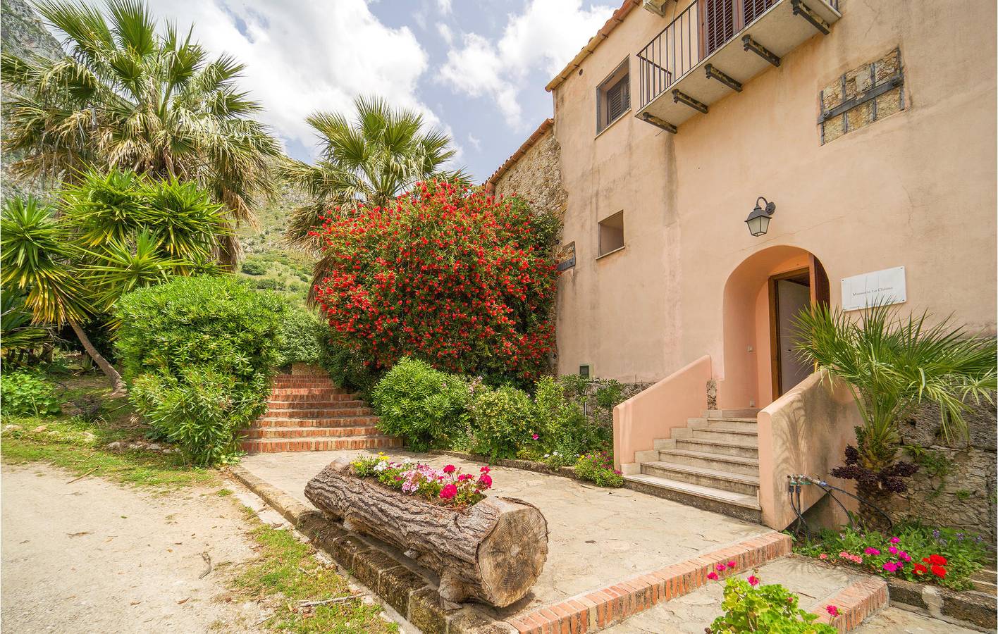 Gemütliche Oase: 90 Sqft Apartment mit AC, Parkplatz & Pool in San Giuseppe Jato, Palermo Provinz