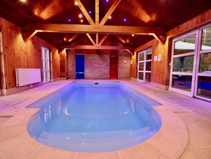 Location de vacances pour 24 personnes, avec sauna ainsi que terrasse et piscine à Stoumont - 2