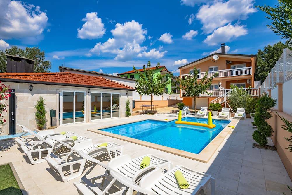 Gemütliches Haus beheizter Pool, nahe dem Strand in Split County in Imotski, Makarska Riviera