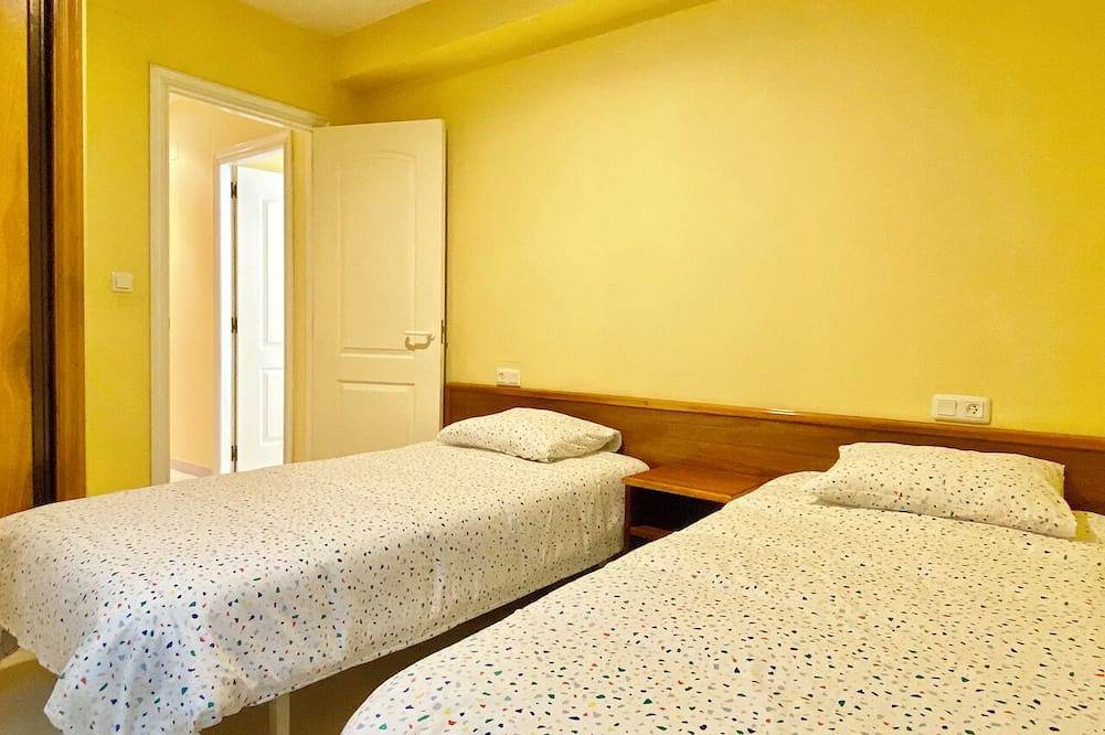 Ganze Wohnung, Comfortable, sunny, apartment, just steps to the beach! in Costa de Galicia