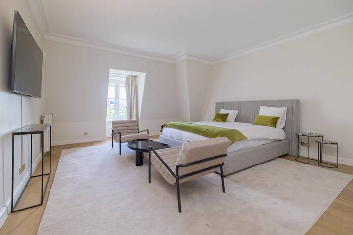 Ferienwohnung für 6 Personen, mit Ausblick und Balkon sowie Seeblick, kinderfreundlich in Paris - 2