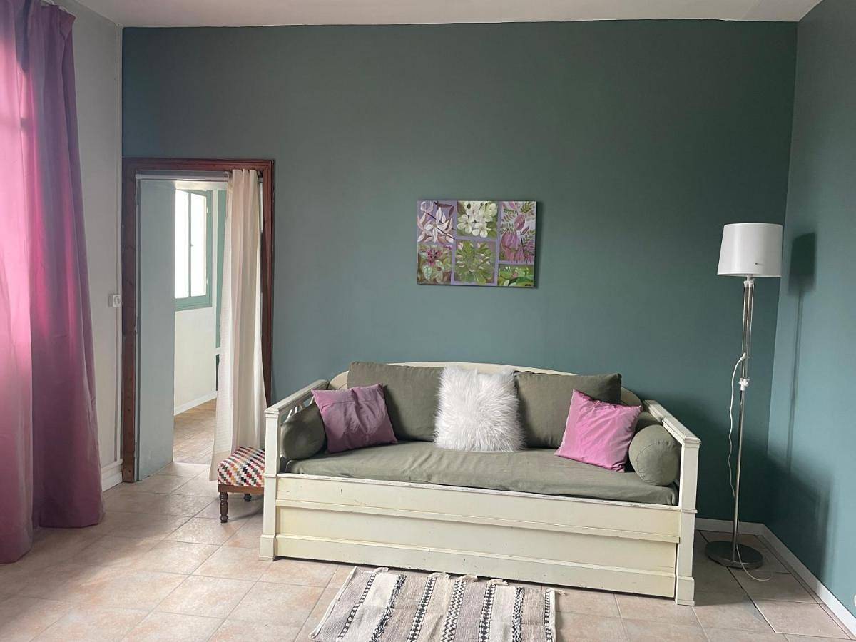 Three-Bedroom House in Le Petit-Pressigny, Région de Loches