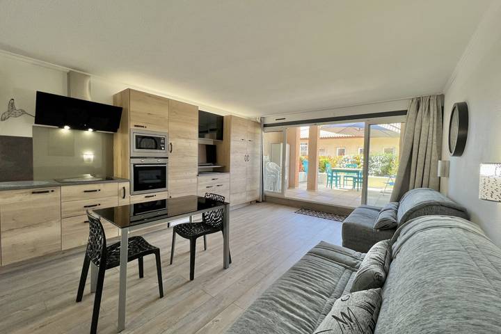 Gîte pour 4 personnes, avec piscine et terrasse dans Plage du Port Fréjus - 4