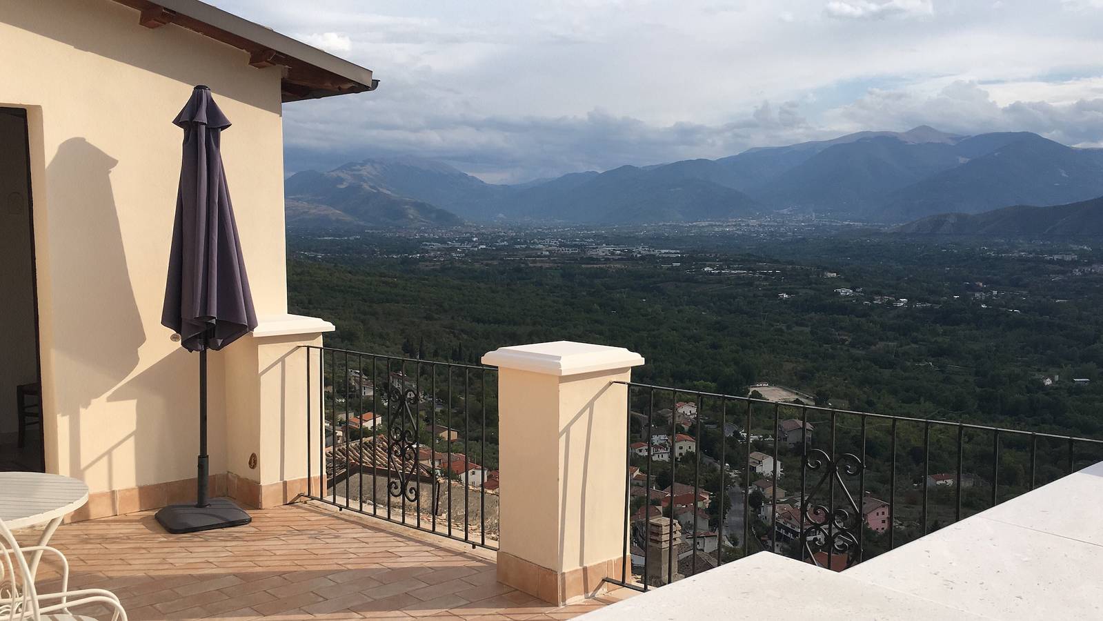 Luxury 4 bed Hillside Retreat in Roccacasale in Roccacasale, Parque Nacional de la Majella