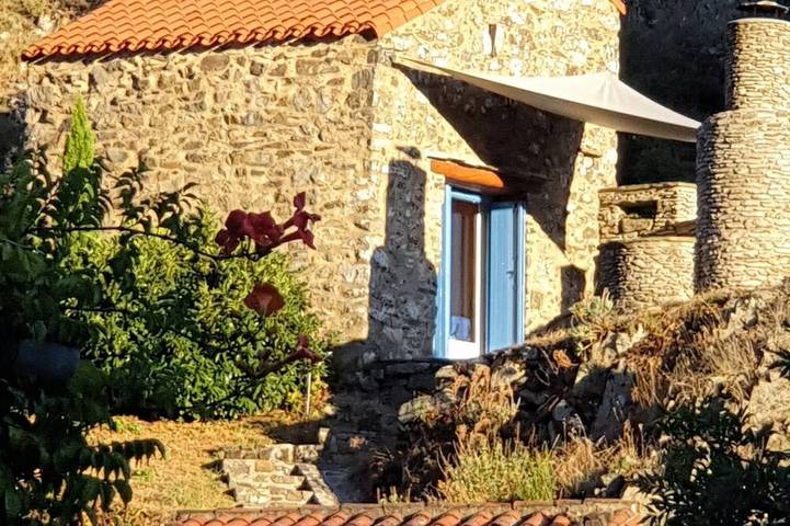 Gîte pour 4 personnes, avec jardin ainsi que terrasse et piscine à Rieussec