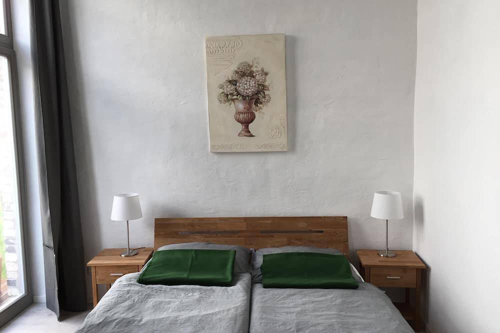 Ganze Wohnung, Ferienwohnung in liebevoll sanierter Remise auf der Insel (50 m bis zum Wasser) in Plötzin, Werder