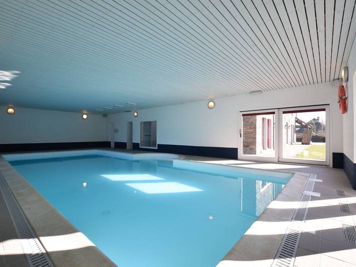 Ferienhaus für 26 Personen, mit Pool und Terrasse sowie Garten und Sauna, kinderfreundlich in der Luxemburg Provinz