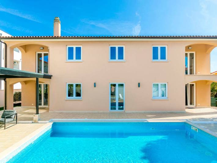 Ferienhaus für 12 Personen, mit Pool und Terrasse - 1