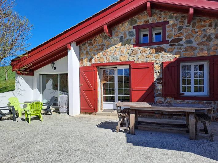 Gîte pour 4 personnes, avec terrasse et jardin