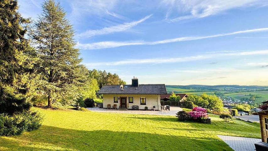 Ferienhaus für 7 Personen, mit Balkon und Terrasse sowie Garten und Sauna