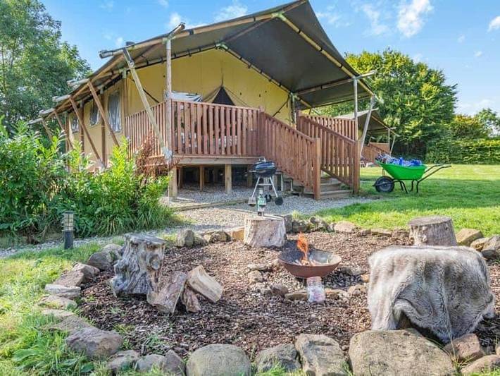 Glamping for 5 people, with balcony and garden as well as view in Harrogate
