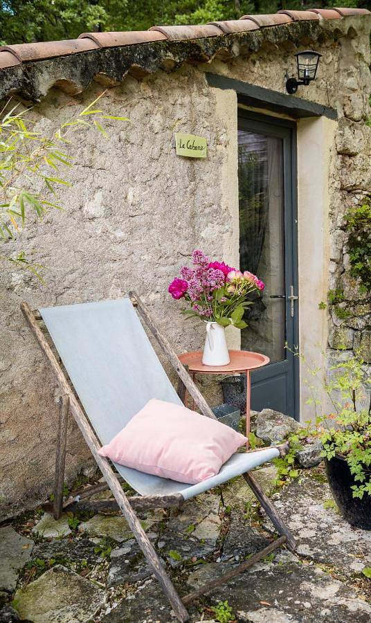 Location de vacances pour 2 personnes, avec vue et jardin ainsi que terrasse et piscine à Belvèze - 4