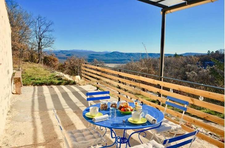 Maison d’hôte pour 4 personnes, avec Terrasse et Jardin ainsi que Piscine et Vue