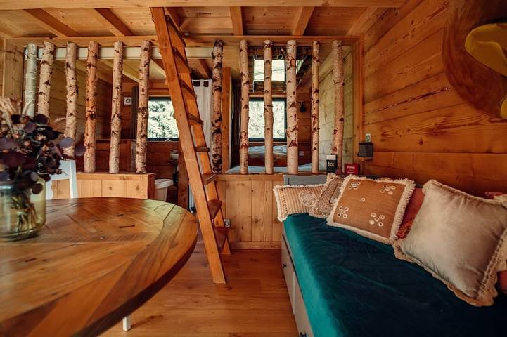Gîte pour 4 personnes, avec terrasse et jacuzzi ainsi que piscine et jardin à Barbey-Seroux