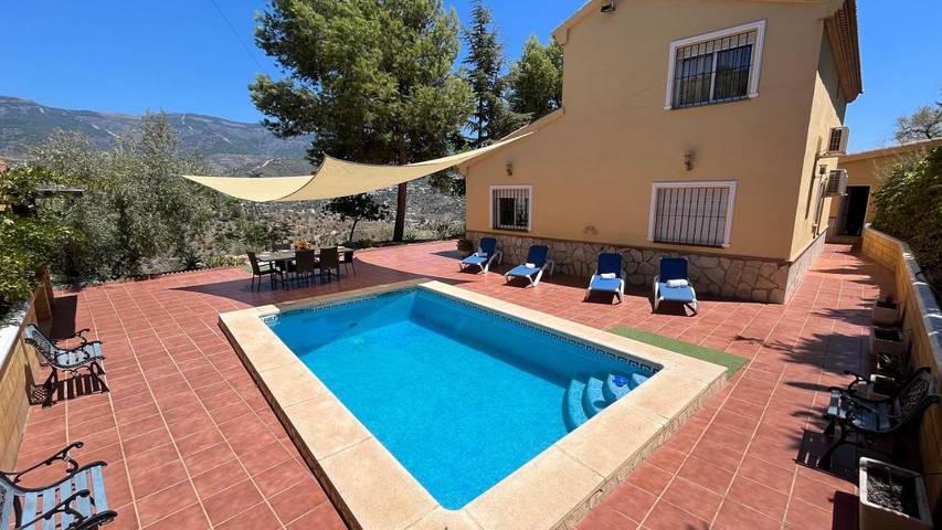 Ferienhaus für 8 Personen, mit Terrasse und Garten sowie Pool und Ausblick