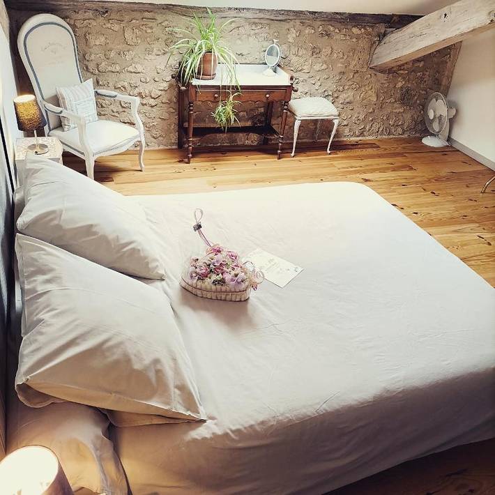 Location de vacances pour 4 personnes, avec Terrasse et Jacuzzi ainsi que Jardin et Vue à Nojals-et-Clotte - 4