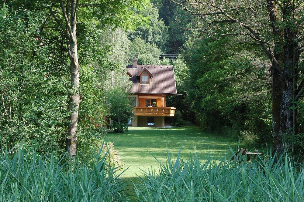 Familienfreundliches Einfamilienhaus, 4 Schlafzimmern, eigener Badesteg & Wifi in Steindorf am Ossiacher See, Oberkärnten