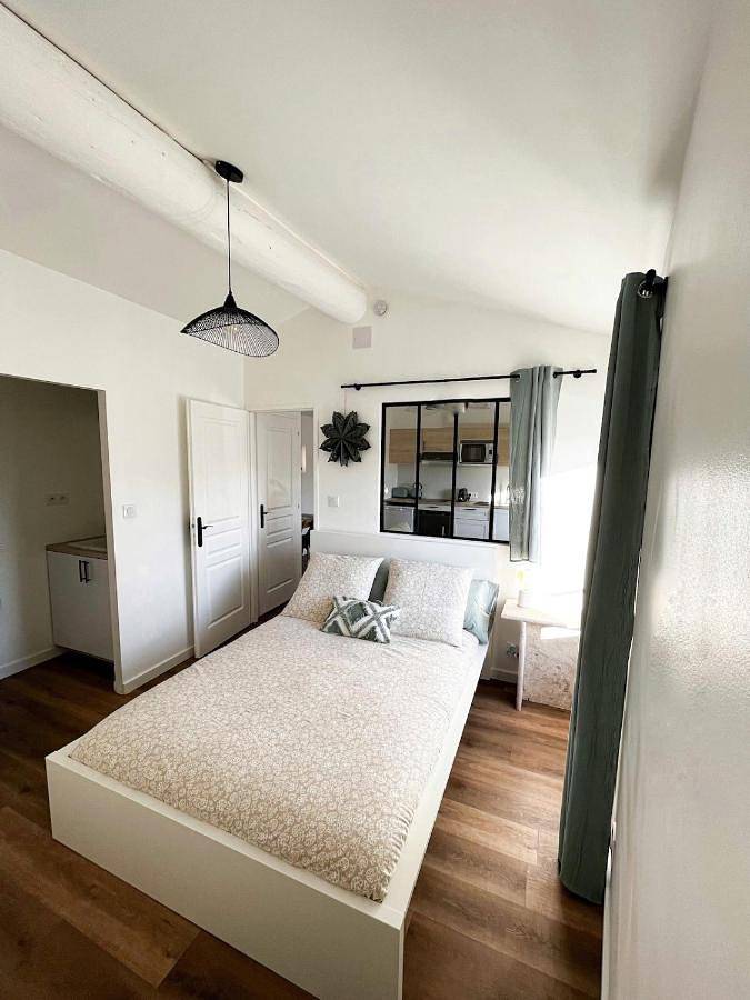 Appartement entier, One-Bedroom Apartment in Cavaillon, Parc naturel régional du Luberon