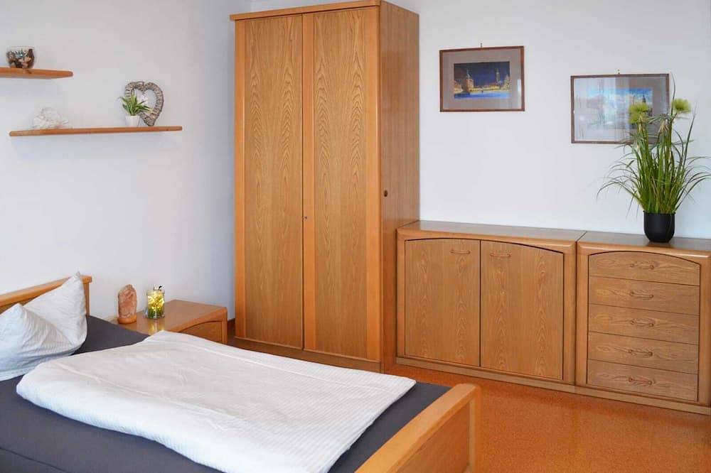 Ganze Wohnung, Gemütliche Ferienwohnung (50 qm) für bis zu drei Personen mit Südbalkon in Ebern, Landkreis Haßberge