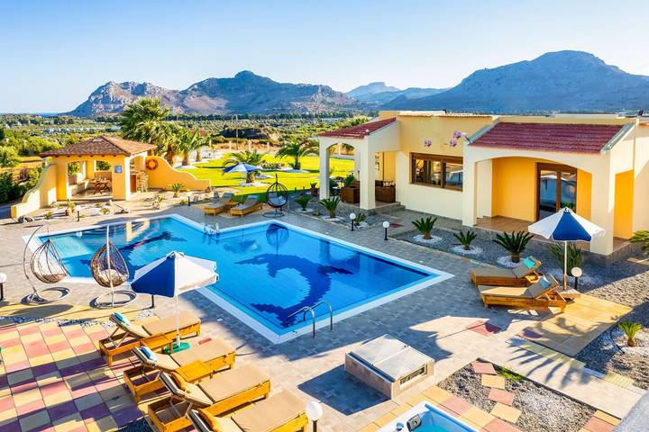 Villa pour 13 personnes, avec Vue sur l’océan ainsi que Jacuzzi et Piscine dans Rhodes