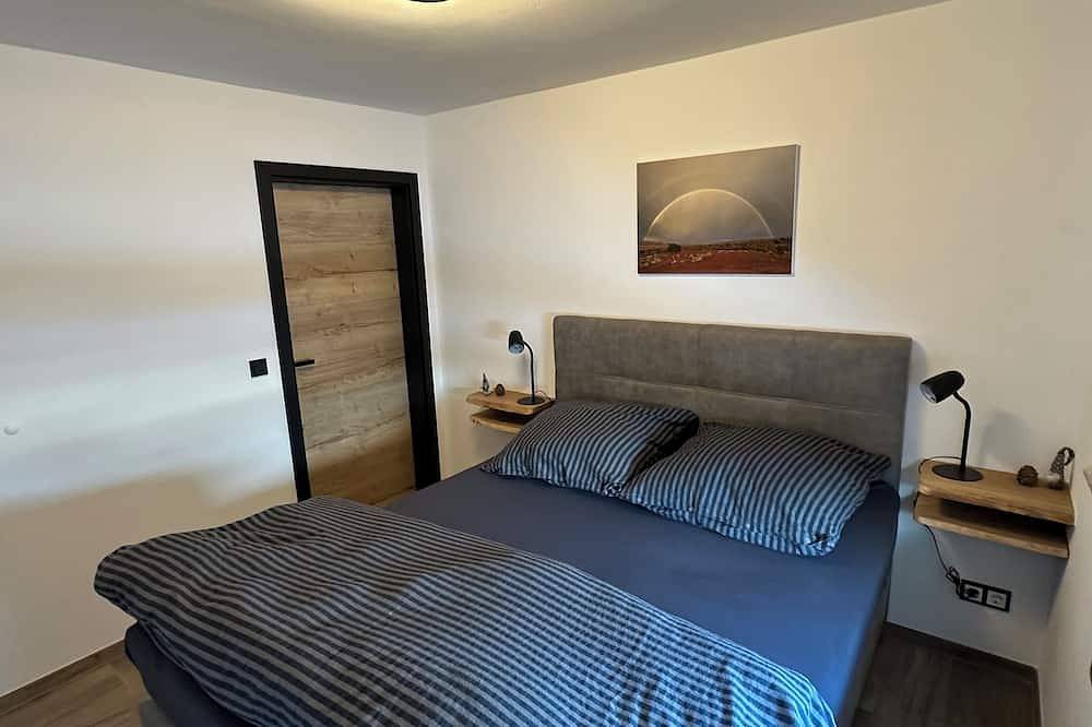Ganze Wohnung, Neu renovierte Ferienwohnung mit großer Südterrasse und traumhaftem Bergblick in Hausham, Alpenland Tegernsee Schliersee