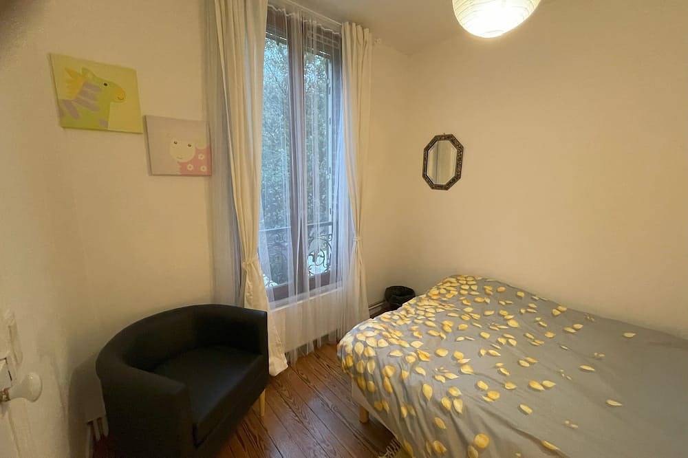 Charming and quiet house, 4 bedrooms, close to Paris and Olympic Village in Saint-Denis, Sena-Saint Denis