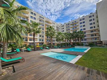 Gîte pour 4 personnes, avec piscine et jardin ainsi que balcon et vue dans Barreiro