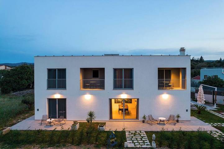5Br/5Ba Sanctuary for 10 with Heated Pool, Waterfall, and jaccuzzi in Supetar, Brac