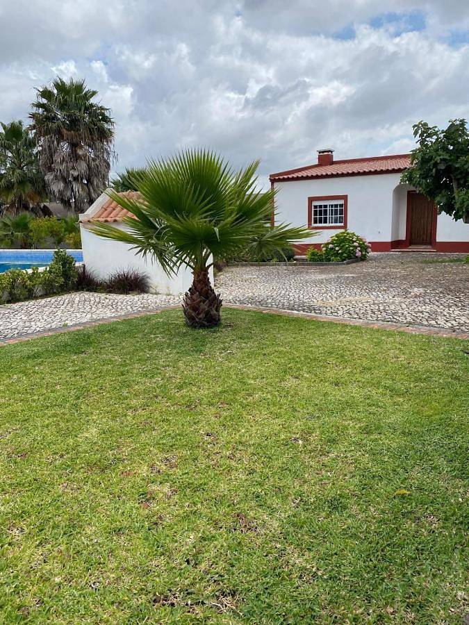 Location de vacances pour 3 personnes, avec vue ainsi que jardin et piscine à Palmela - 4