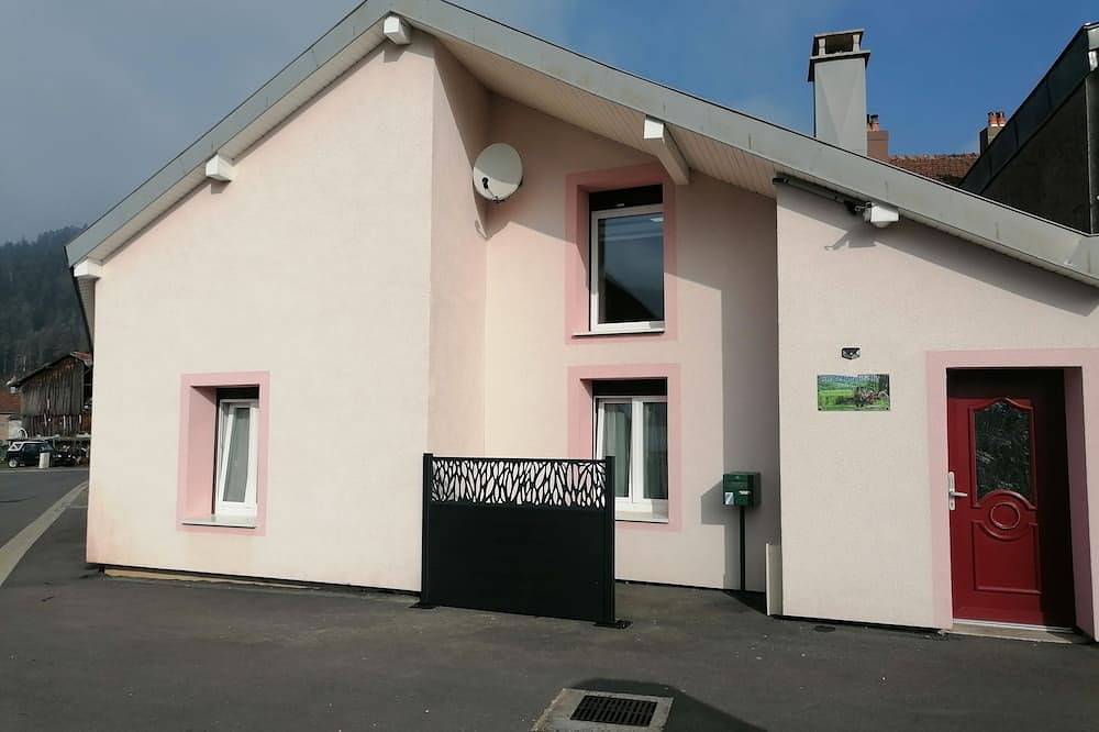 Comfortable rarounette gite in the heart of the Vosges mountains in Celles-sur-Plaine, Saint-Dié-des-Vosges