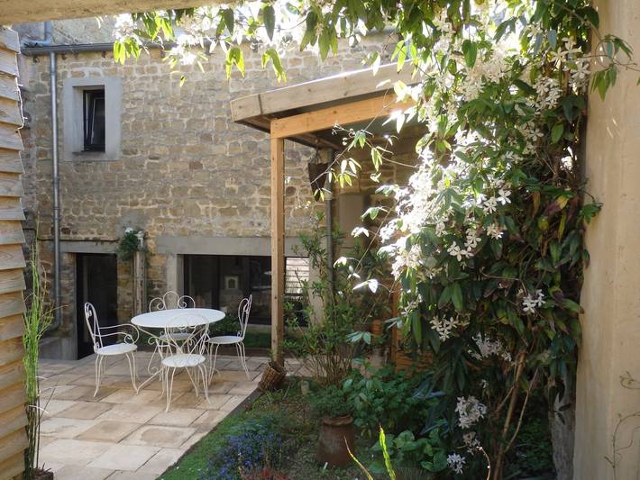 Gîte pour 5 personnes, avec terrasse et jardin