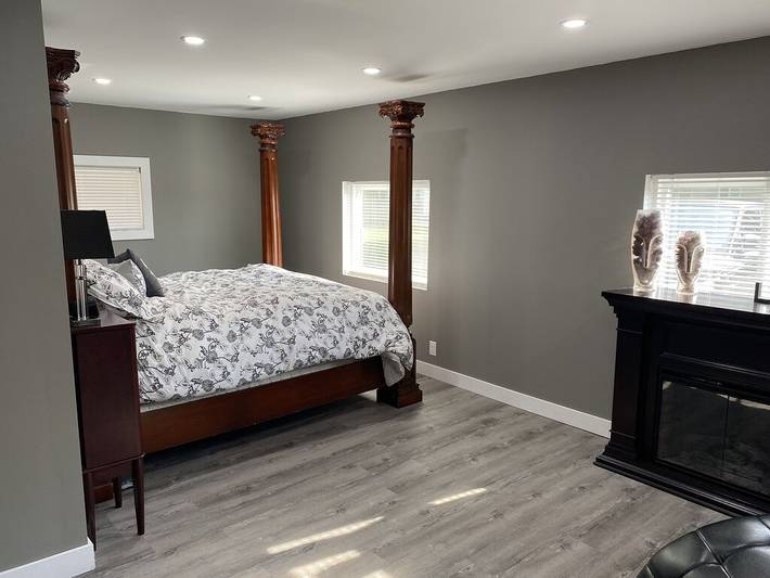 Chalet for 6 people, with hot tub and garden as well as balcony in Ontario