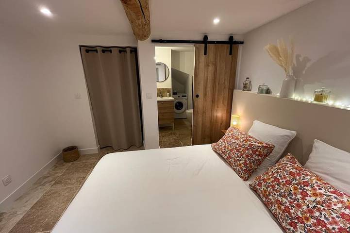 Appartement entier, Cocon provençal et jardin privatif pour une pause à 2 in Le Muy, Côte méditerranéenne (France)
