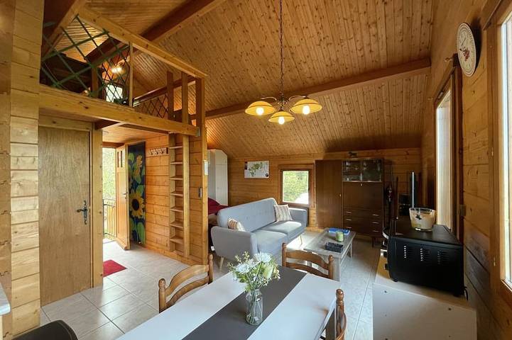 Ganze Wohnung, Gemütliches Waldchalet mit Haustieren, alles inklusive in Saint-Bonnet-Tronçais, Montluçon und Umgebung