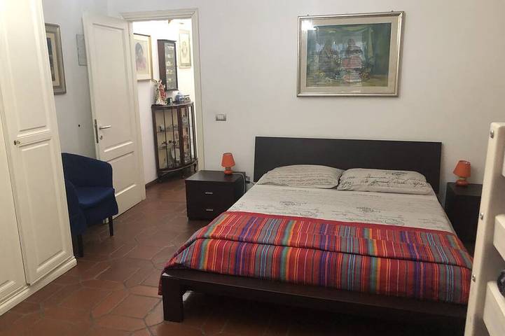 B&B accogliente adatto a famiglie e coppie. Zona residenziale ampio parcheggio. in Santa Giusta, Campidano